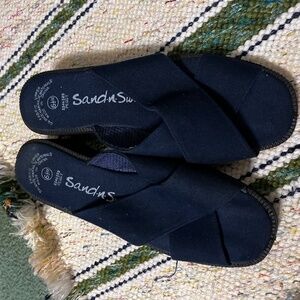 Sand -n- Sun Slippers/Sandals size 6.5